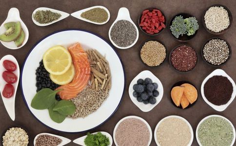 火狐电竞平台_《龙牌之谜》发布“最强碰撞”版特辑 成龙称施瓦辛格是最好的对手(图1) 火狐电竞官网