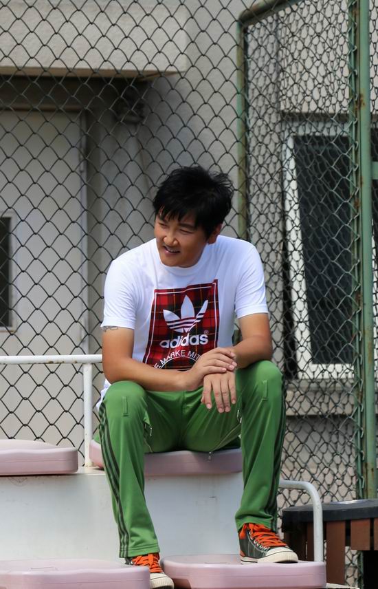 《一路惊喜》孙艺洲变屌丝 网友:吕小布也有今天‘火狐电竞官网’(图2) 火狐电竞平台