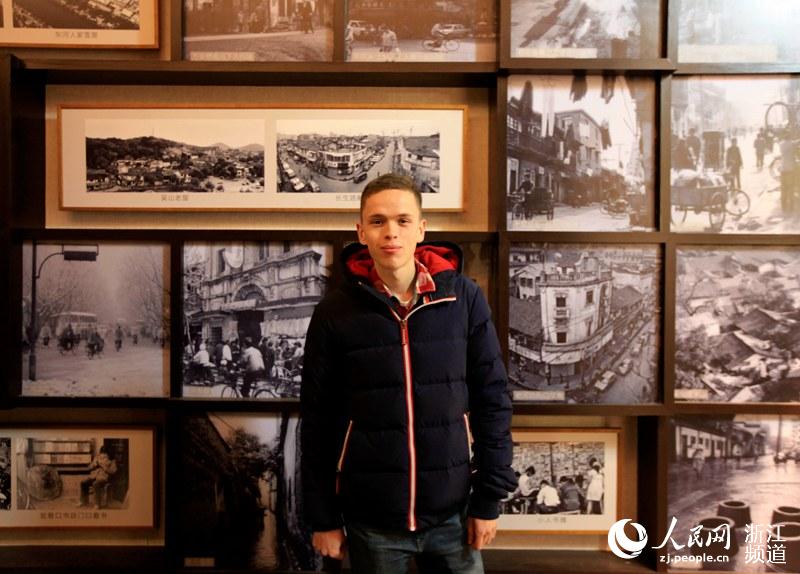 激情八月收藏正能量红色题材收藏升温作者:未知2013-08-0116:34:59来源:华夏收藏网.panel-overl|火狐电竞平台(图3) 火狐电竞平台