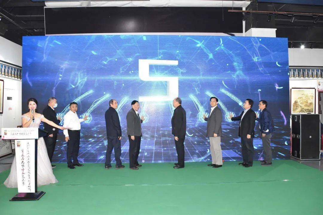 火狐电竞-
2021年第七届公益烙画艺术作品展已启动(图2)